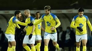 詹姆斯压哨绝杀刷爆纪录，湖人险胜！东契奇34+7+7+6记3分创神迹